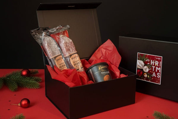 Подарък Bright -  класика с вкус на празник
Изискано гурме изживяване с Телешка луканка, Неврокопска луканка Резерва и печен бадем Kronos Premium – съчетание на плътен вкус, аромат и изтънченост.
Поднесен в празнична кутия, готов да зарадва и впечатли още с първия поглед.